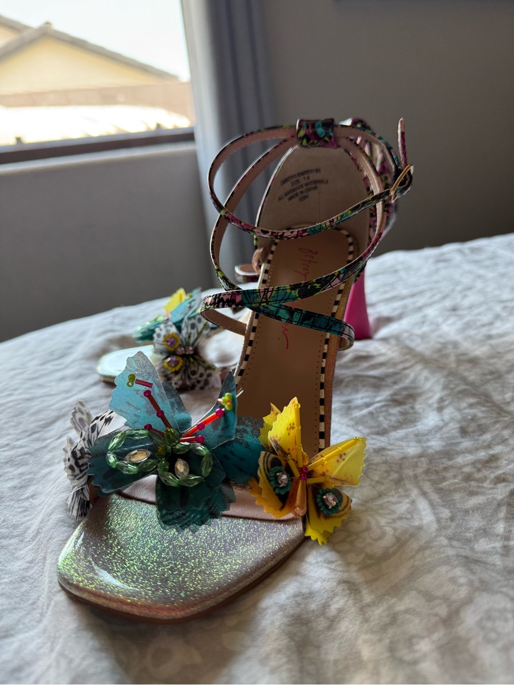 Betsy Johnson Embellished Butterfly Heels- women’s size 7.5 NWOT - Picture 4 of 8